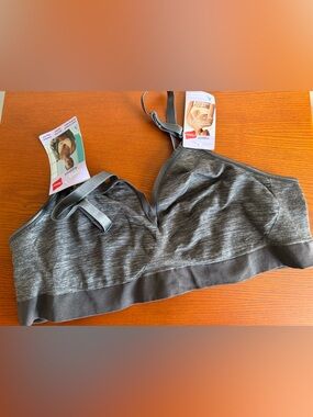 NWT Hanes
Women's ComfortFlex Seamless T-Shirt Bra
Grey XL